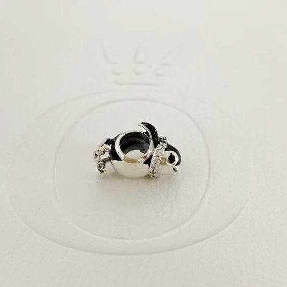 Pandora Skiing Penguin Charm - Picture 1 of 5